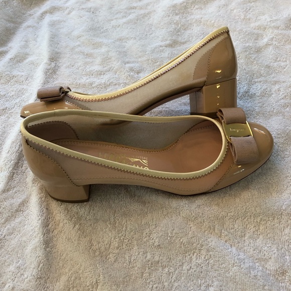 Ferragamo 7.5 (38) beige / nude bow pumps - Picture 3 of 6